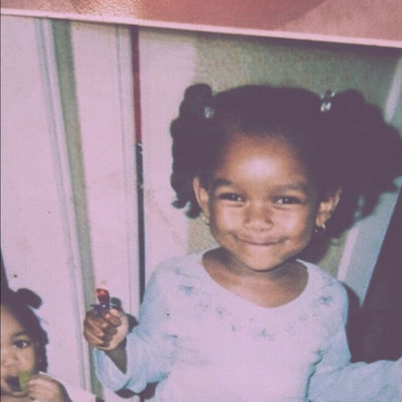 Meet your Posher, Amanda - Picture 1 of 1